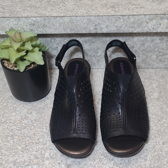 Aravon Women's Black Sandals - Picture 1 of 10